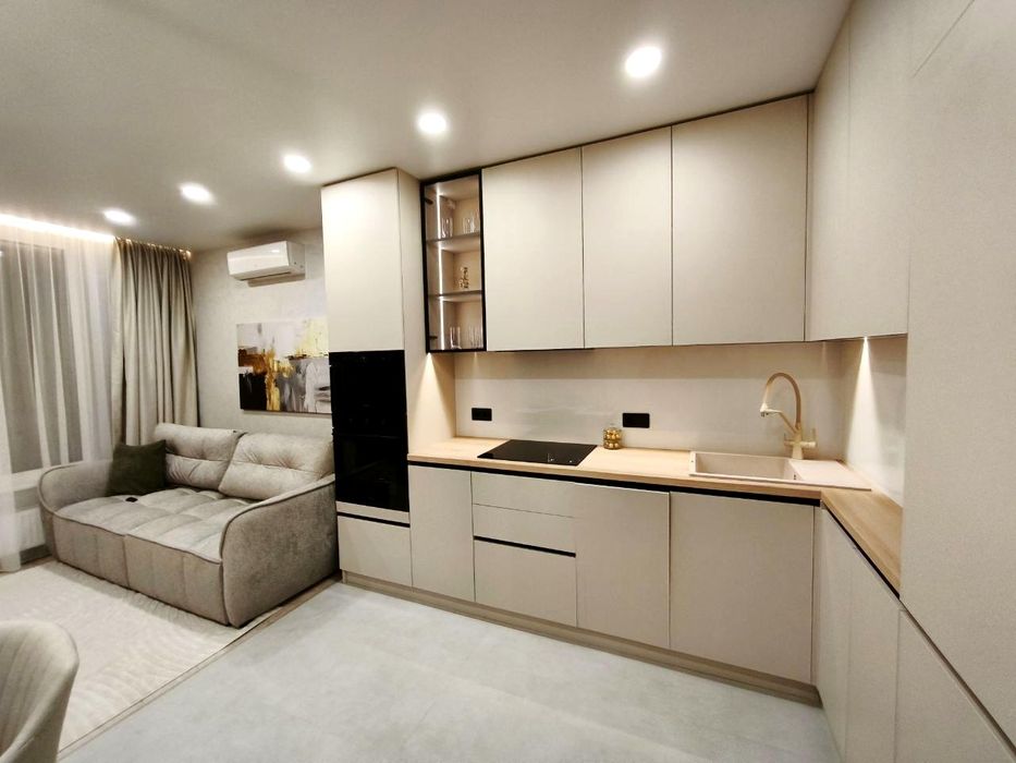 Простора та світла 1-к квартира 43 м² Варшавський 3