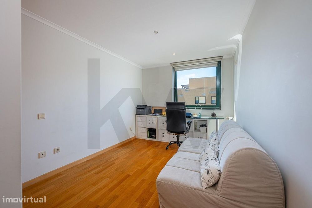 Apartamento T2 com varanda e garagem no Pinheiro Manso, Porto
