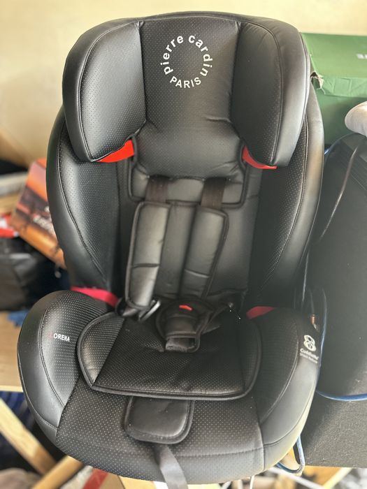 Cadeira Pierre Cardin para carro