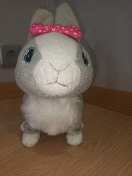 Peluche IMC Toys Coelhinha Betsy
