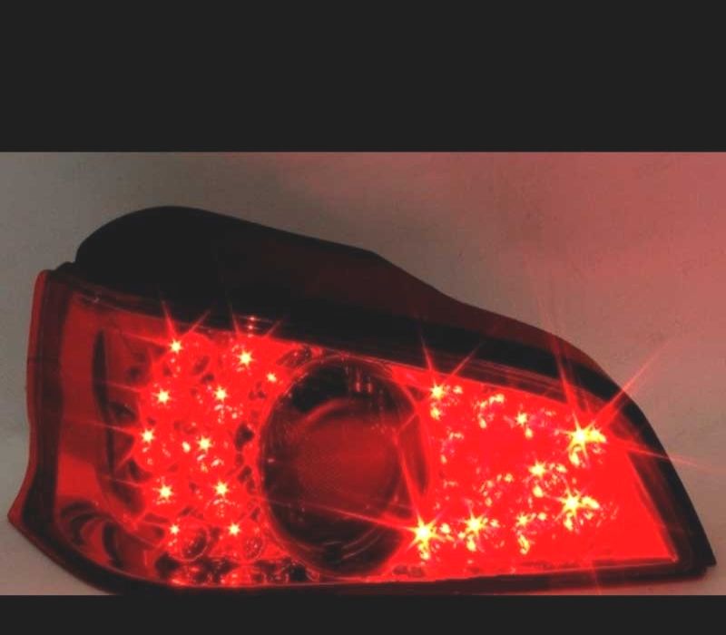 FAROLINS TRASEIRO LED PEUGEOT 106 96-04 VERMELHO