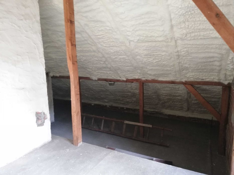 Ocieplanie pianą PUR , ocieplanie poddasza, sufitów, izolacja pianą