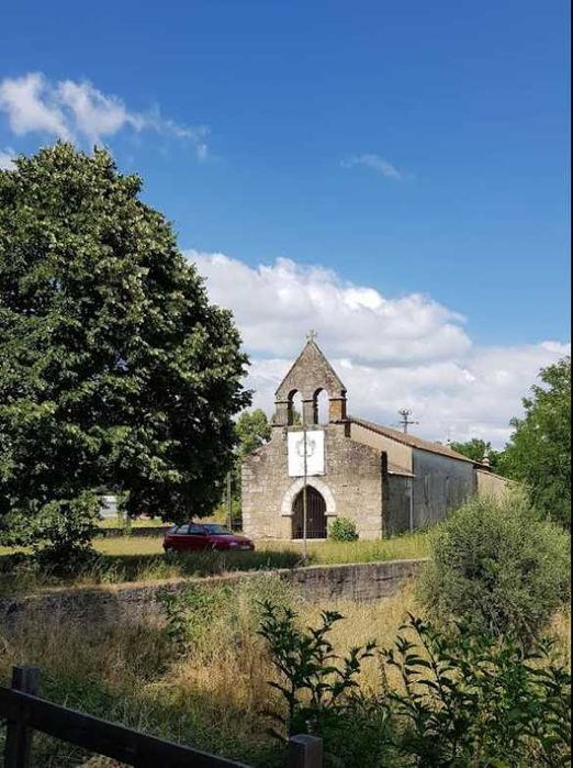 Aluga-se pequena moradia T2 mobilada – Canas de Santa Maria