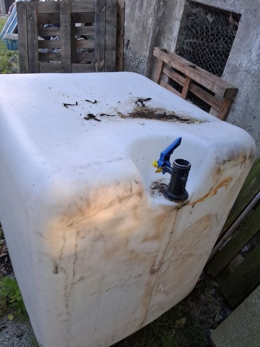 Vendo bidao 1000litros sem estrutura metal