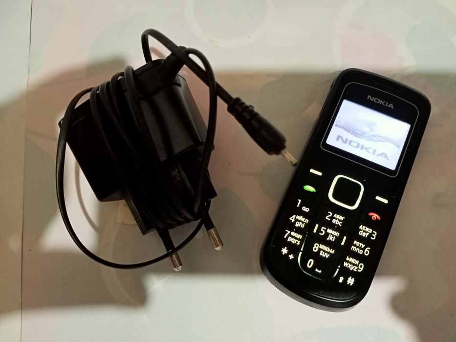 Продам мобильный кнопочный телефон Nokia 1202-02.