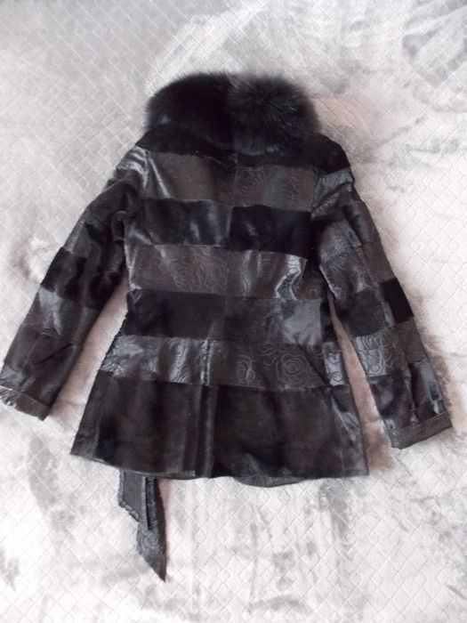 Женская короткая натуральная шубка