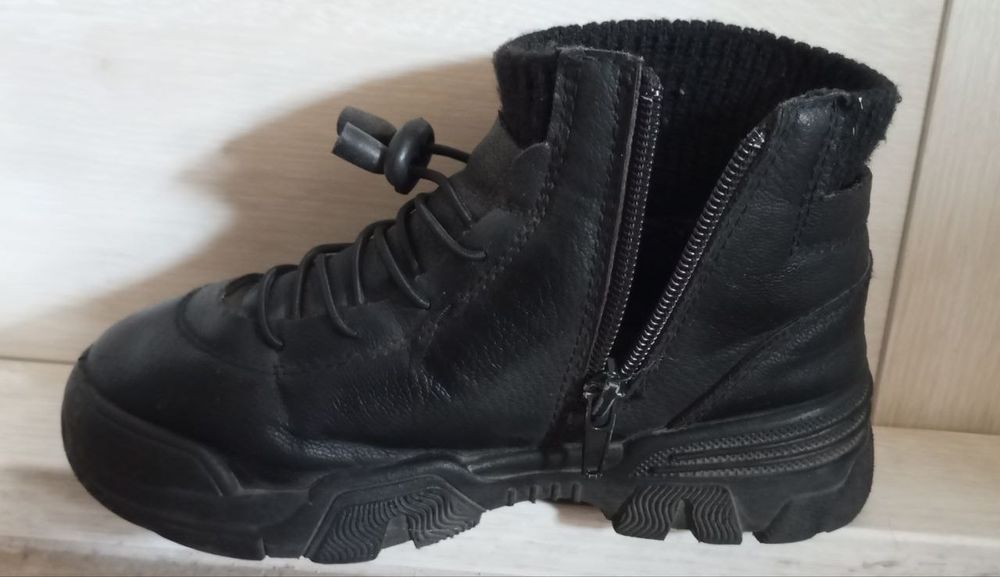 Утеплені ботінки, черевики, кросівки на хлопчика. Розмір 29. Чудовий с