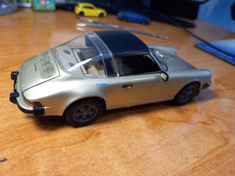 Porsche Carrera 911 Targa Turbo 1:24