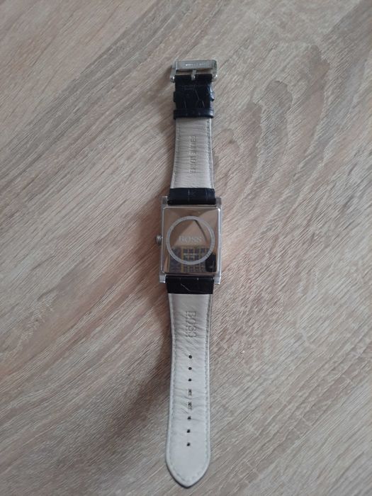 Продам мужские стильные часы Hugo Boss