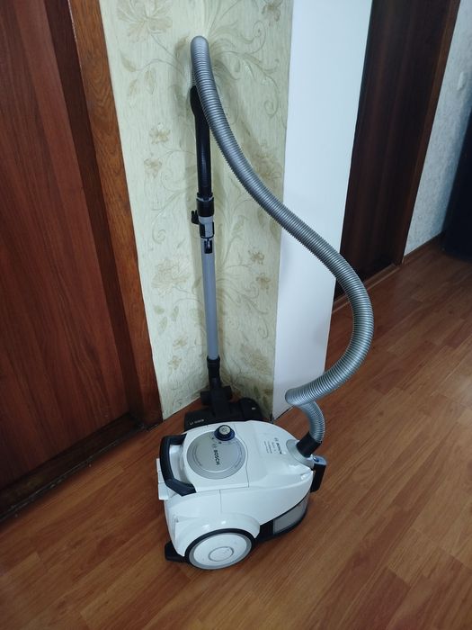Пилосос Bosch   BGS41435/03