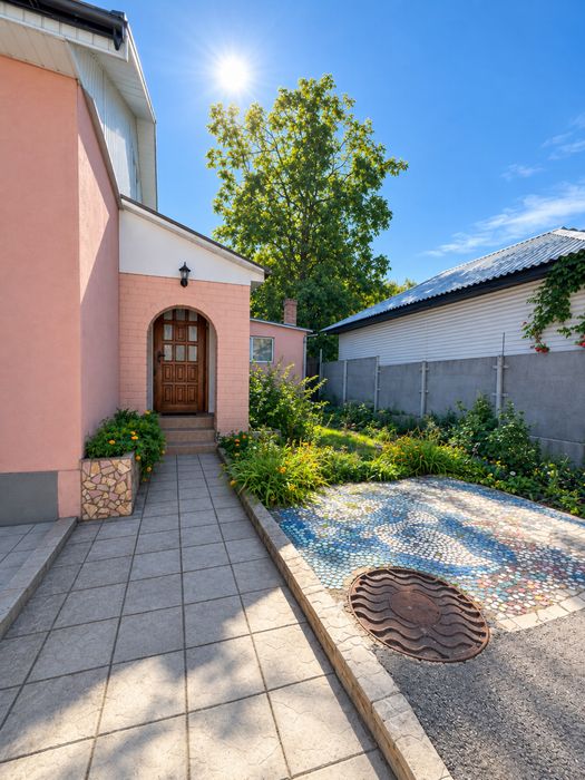 Продам будинок. Частину будинку, площею 87м в центрі міста.