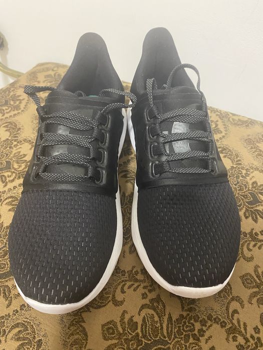 Продам кросівки asics