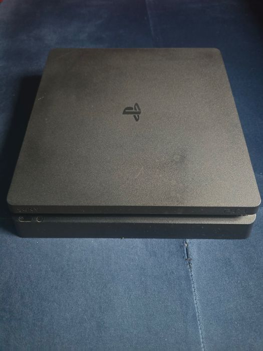 PlayStation 4 Slim 500 GB + pad + 9 gier