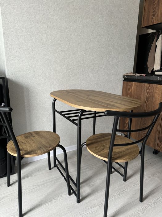 стіл та стільці кухонні Jysk