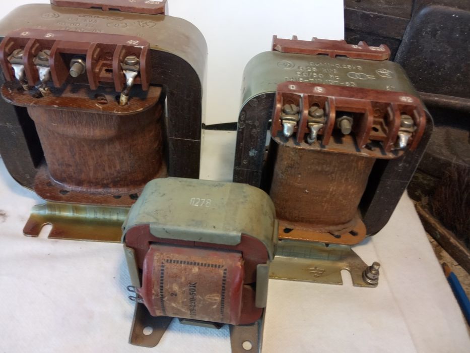 Электродвигатель может применяться в кассетных магнитофонах.