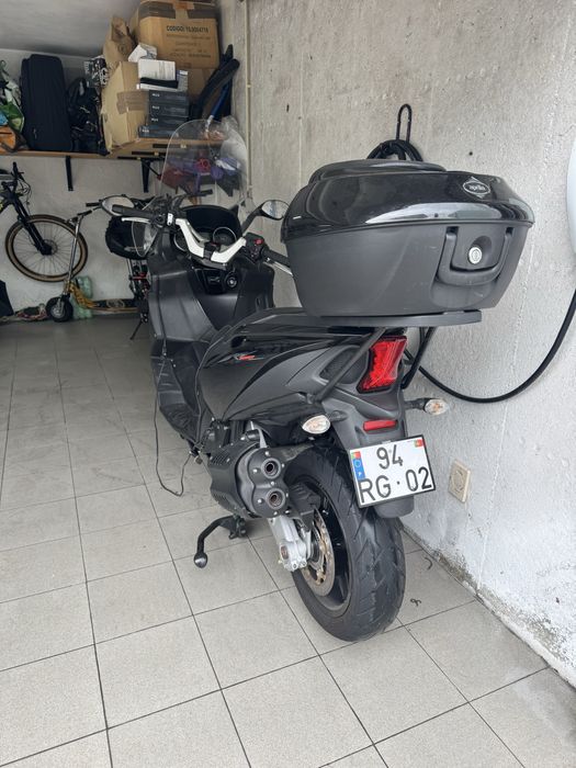 Aprilia srv 850 scooter como nova