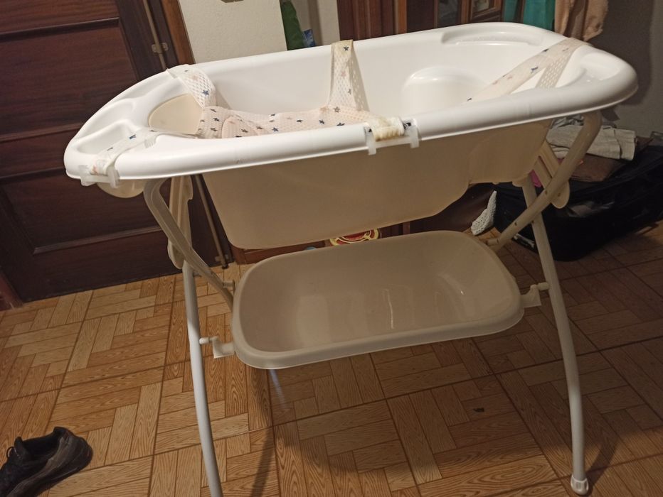 Banheira de bebe com suporte