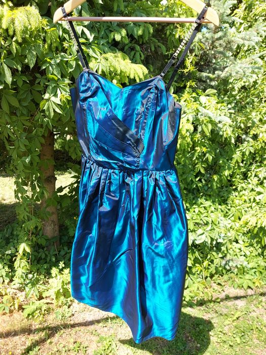 Sukienka na ramiączkach okazyjna midi