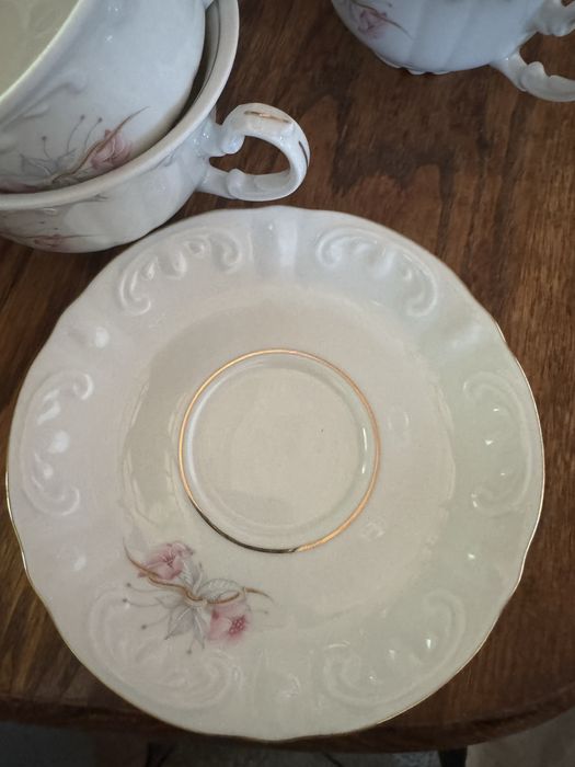 Zestaw porcelanowych filizanek 9 szt