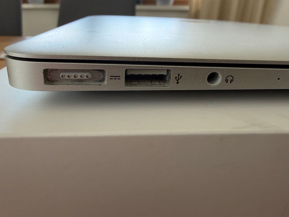 MacBook Air 13,3 cala, Intel Core i5 1,4 GHz/4GB/128GB