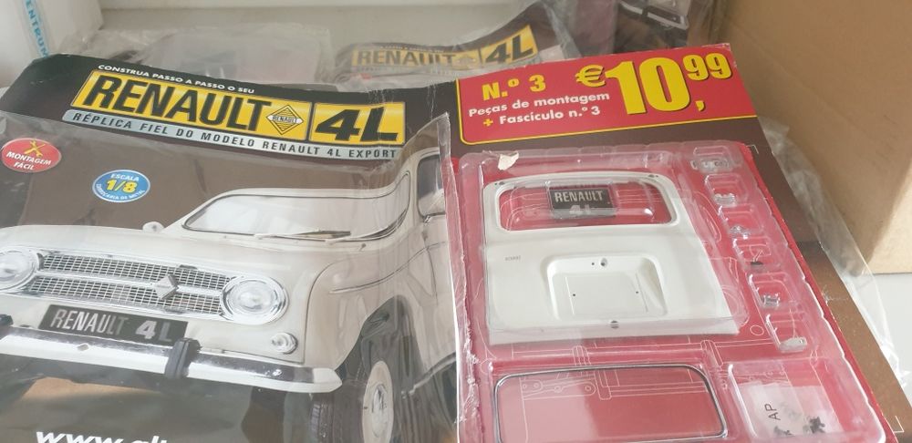 Colecao incompleta com 54 fasciculos e peças do carro renault 4L,