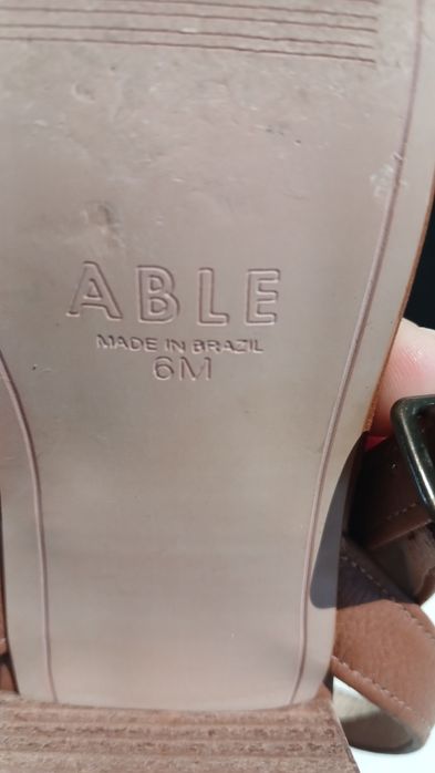 Продам босоножки