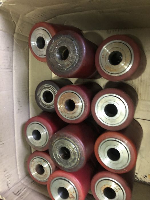 Ролик на рохлю резиновий закритого типу