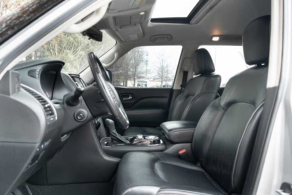 Infiniti QX80      2021