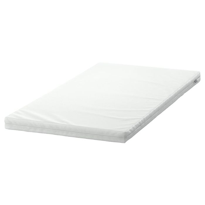 Berço e colchão IKEA