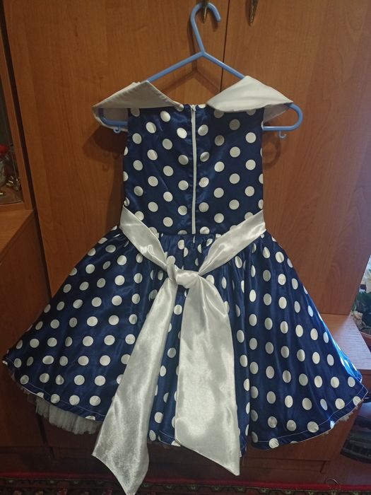 Праздничное платье на девочку 5-6 лет