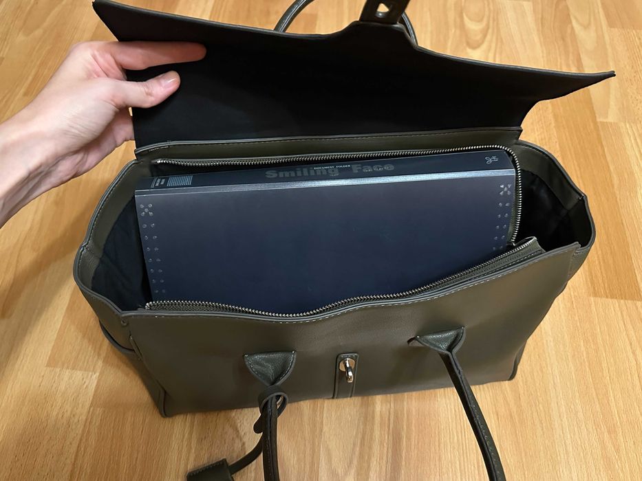 Зелена сумка велика під ноутбук