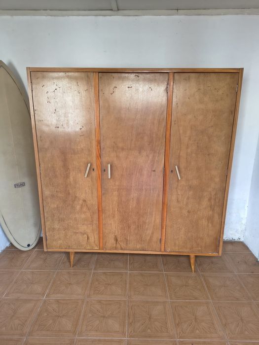 Roupeiro guarda roupa Madeira antiga