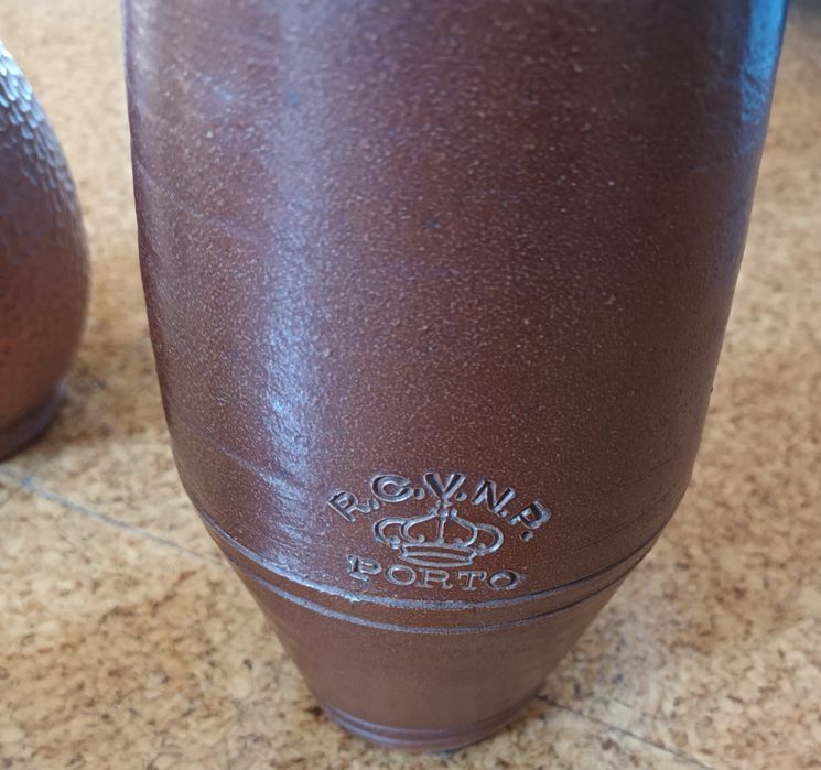 Conjunto de diferentes garrafas