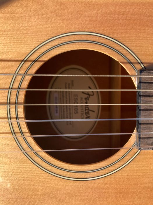 Viola Fender castanha