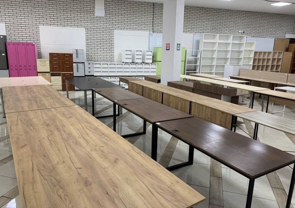РОЗПРОДАЖ меблів для офісу та дому столи письмові лофт регулювання висоти крісла тумби дивани стільці більше ніж 700 позицій