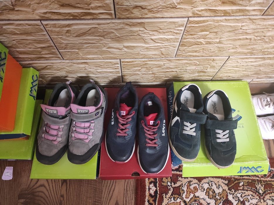 Кросівки шкіряні фірмові