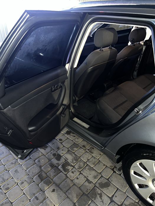 Audi a4b7 2,0 бензин
