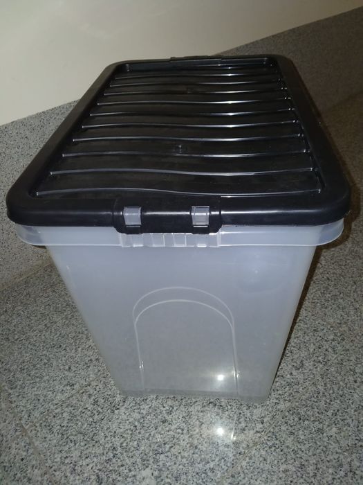 8x Pojemnikow 80 litrow