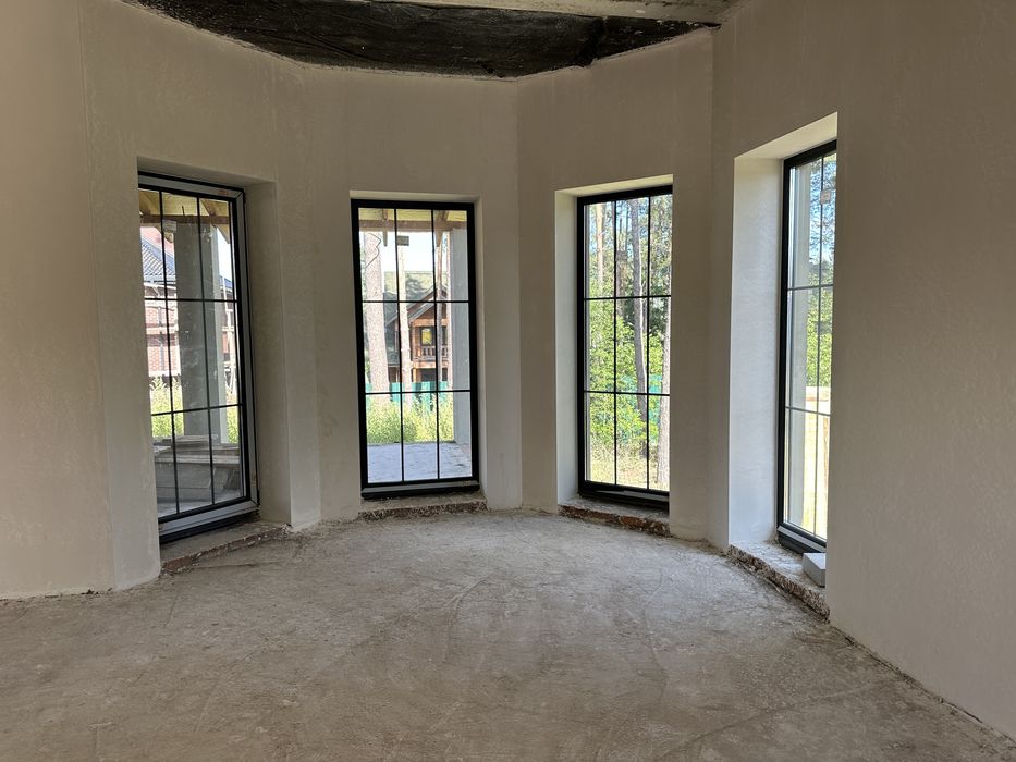 Продаж будинку в Стоянці, 245 м2 з гаражем та соснами на ділянці