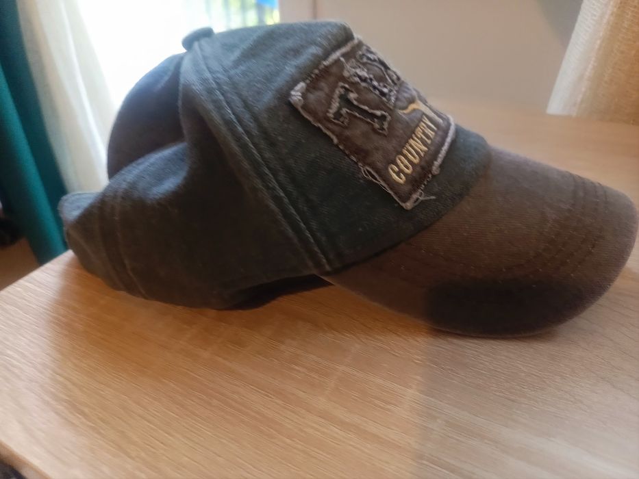 Czapka z daszkiem - nowa.