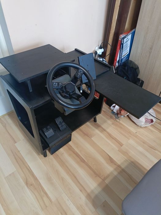 Kierownica Logitech G Saitek + Biurko