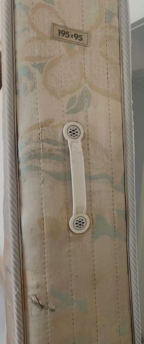 Colchão de Solteiro 195x95x17 cm – Firme e em Muito Bom Estado