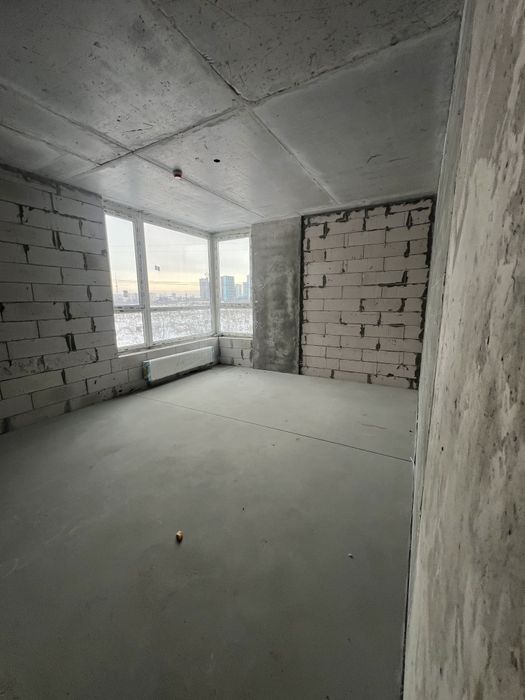 Продам 3к квартиру в Києві біля ТРЦ Ретровіль!
