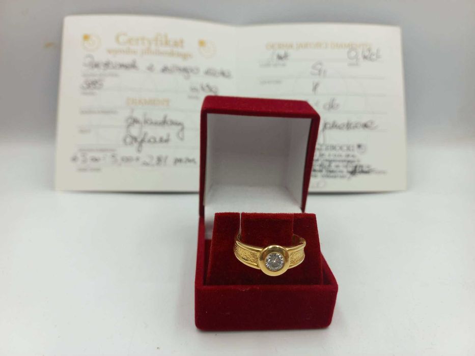 Złoty pierścionek 585 z diamentem