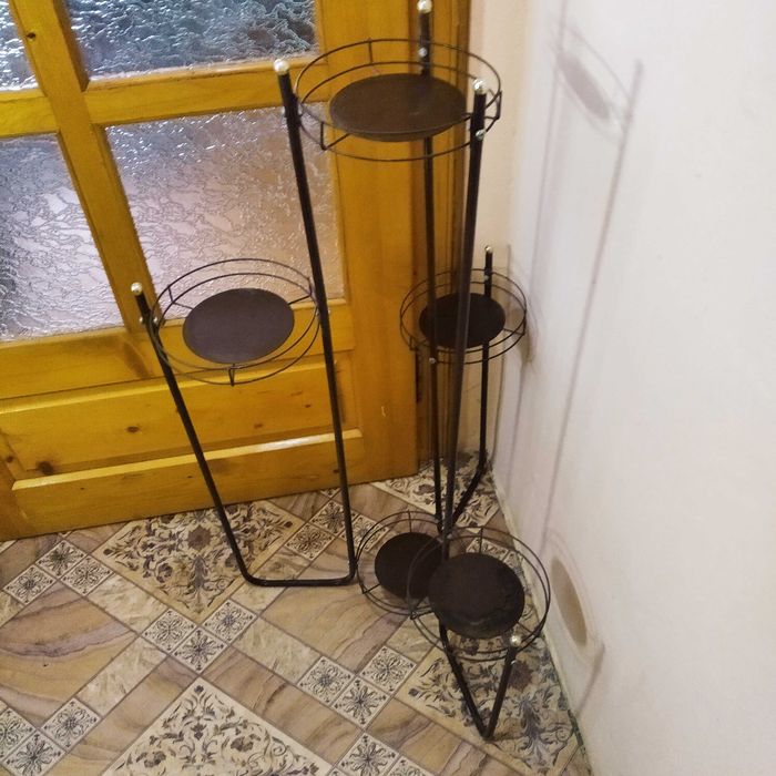 Підставка під вазони квіти