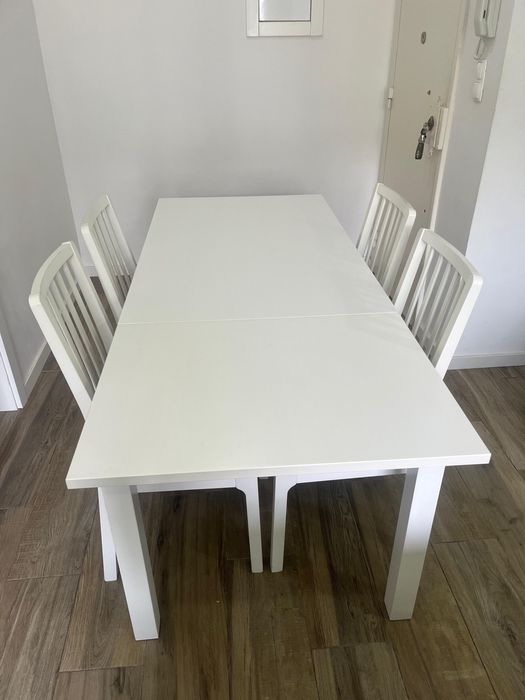 Mesa extensível com 4 cadeiras – 130/190x80 cm
