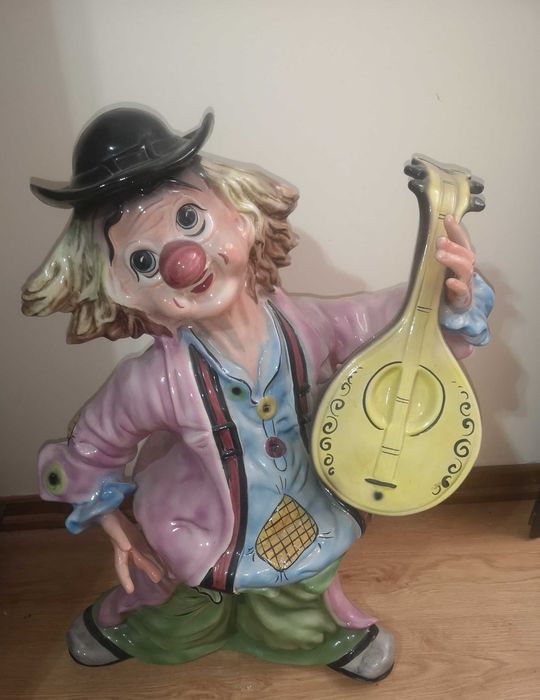 Peça em porcelana