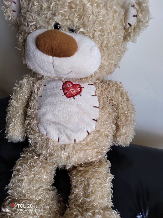 Urso em peluche. . altura 49 cm