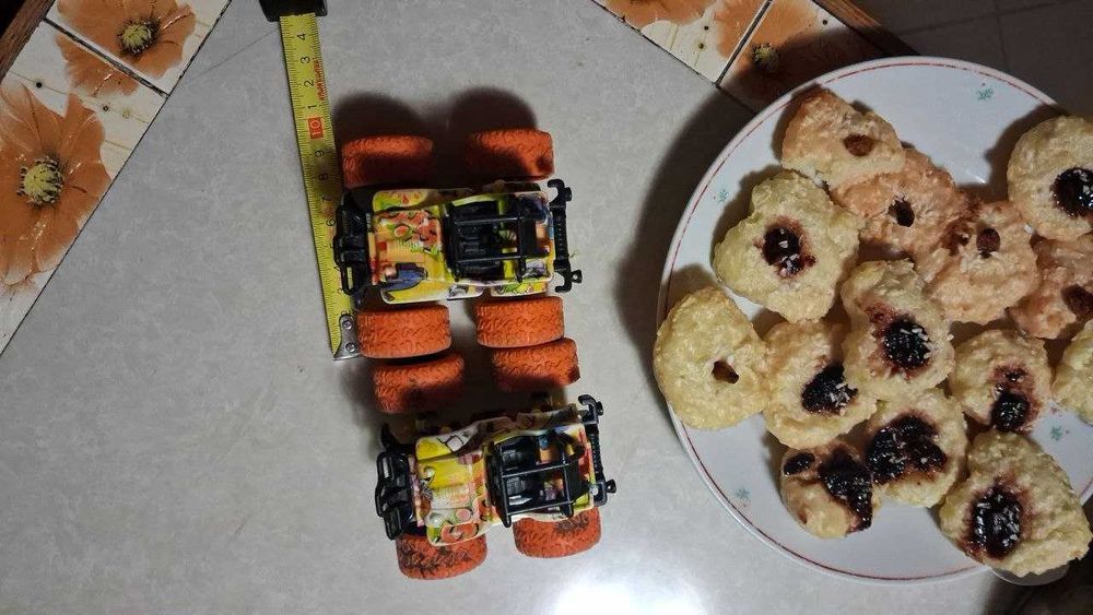 Пакет машинок монстертрак машинки для трека