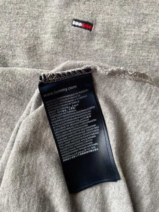 T-shirt Tommy Hilfiger cinzenta básica (M)